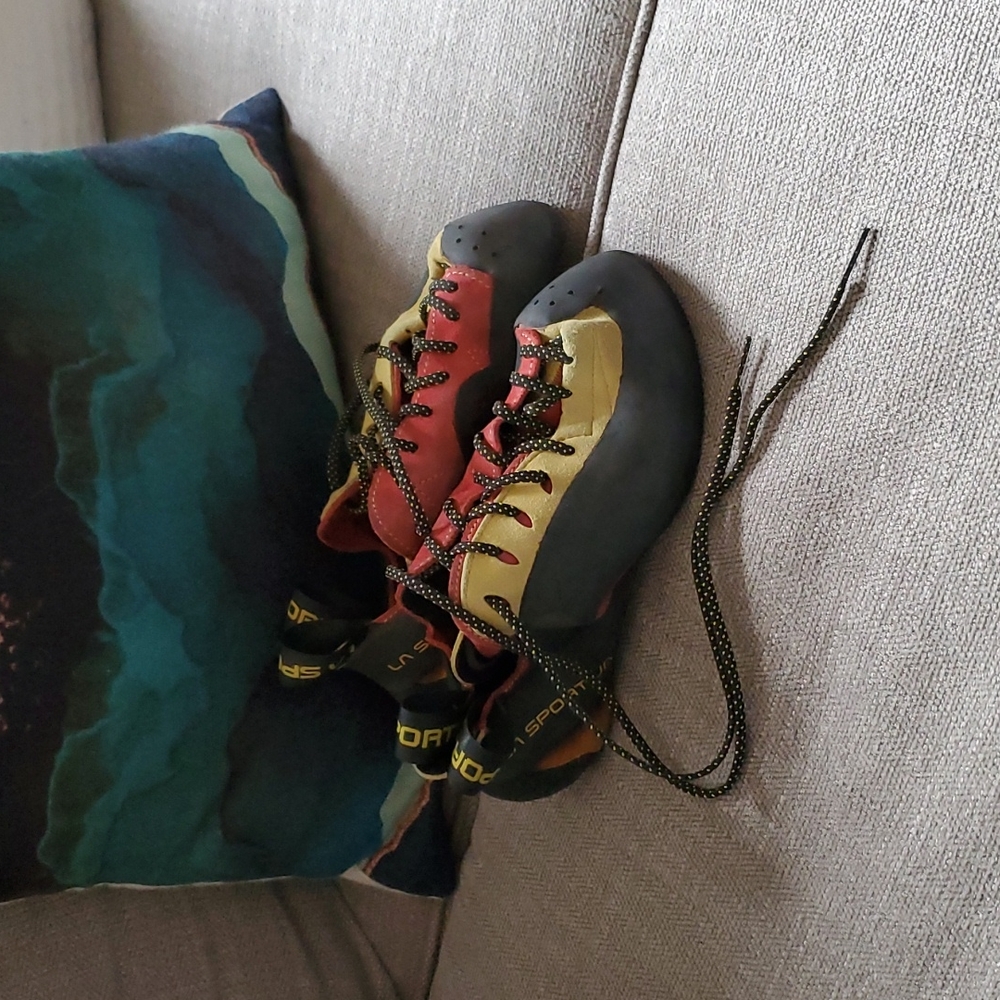 La Sportiva Testarossa Climbing Shoes 39.5 Like New!